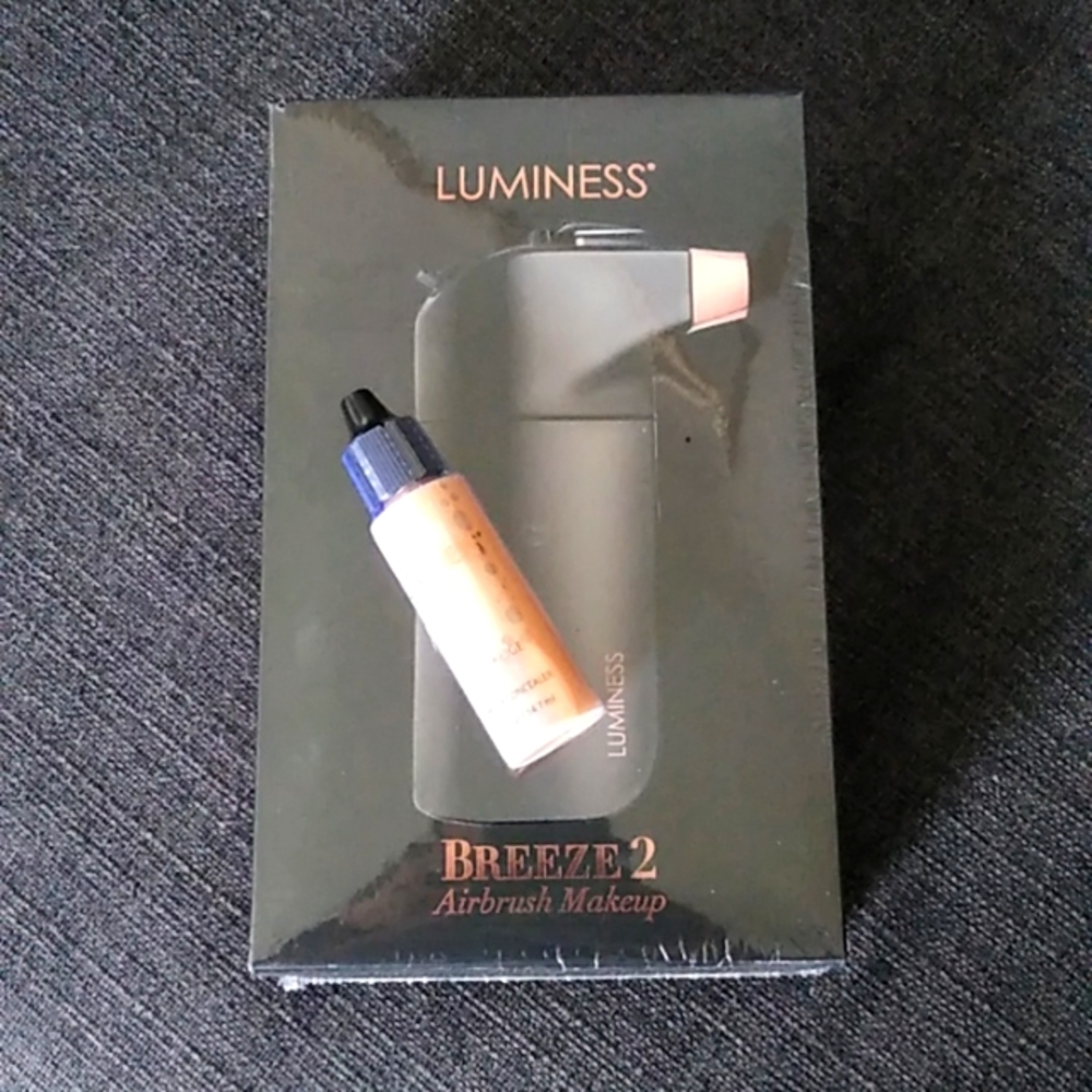 NEW Luminess Breeze 2 Airbrush Makeup Tool + Warm Beige Concealer